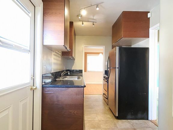 5th image of 2228 Easton St