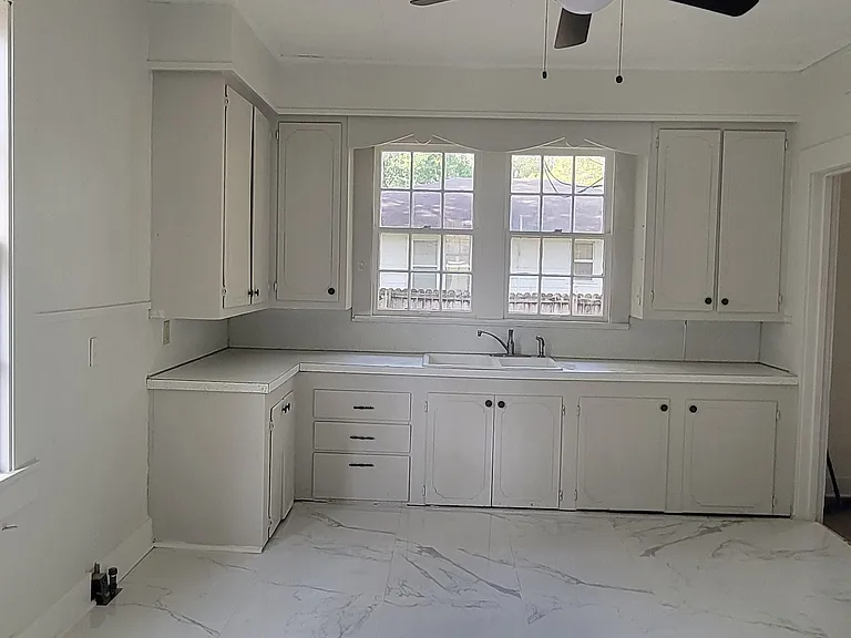 1008 Pine St — Photo 3