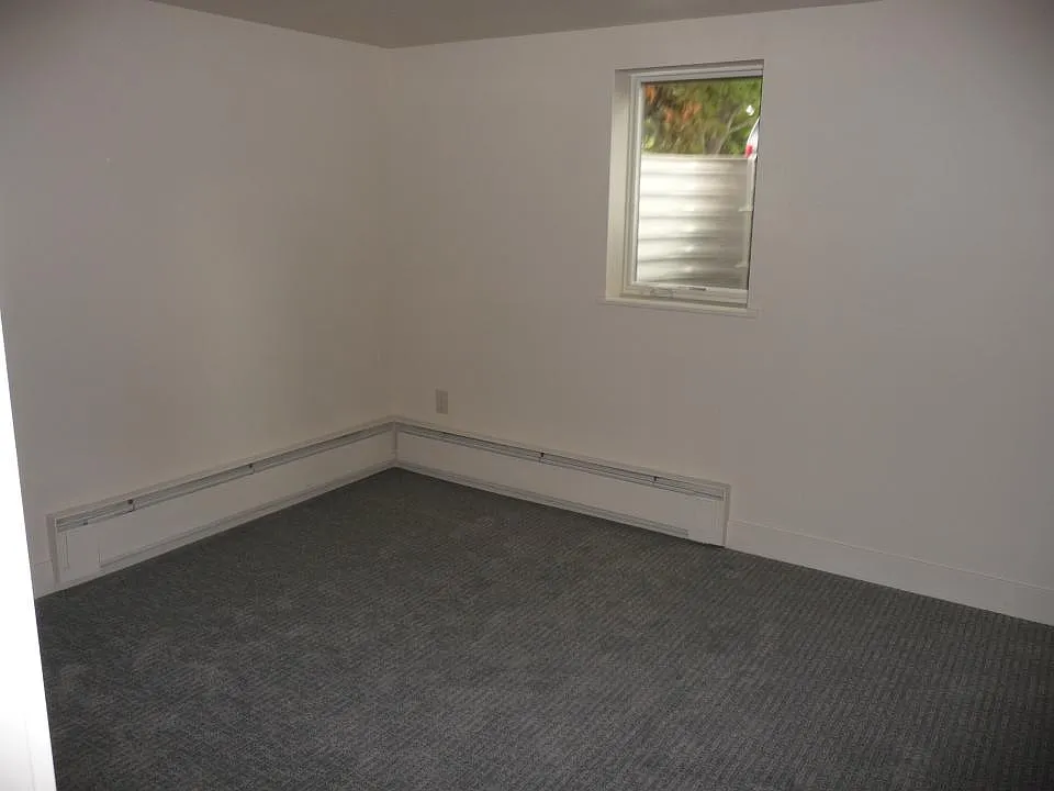 4 bed, 2.0 bath, 2200 sqft, $2,450 — Photo 4