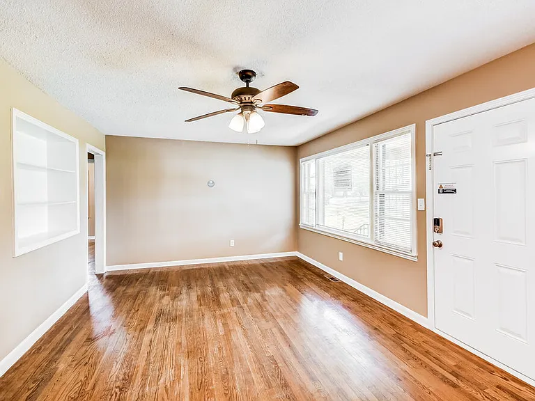 111 Meadowood Ave — Photo 4