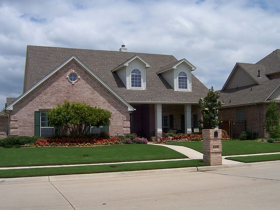 1st image of 608 Sophie Ln