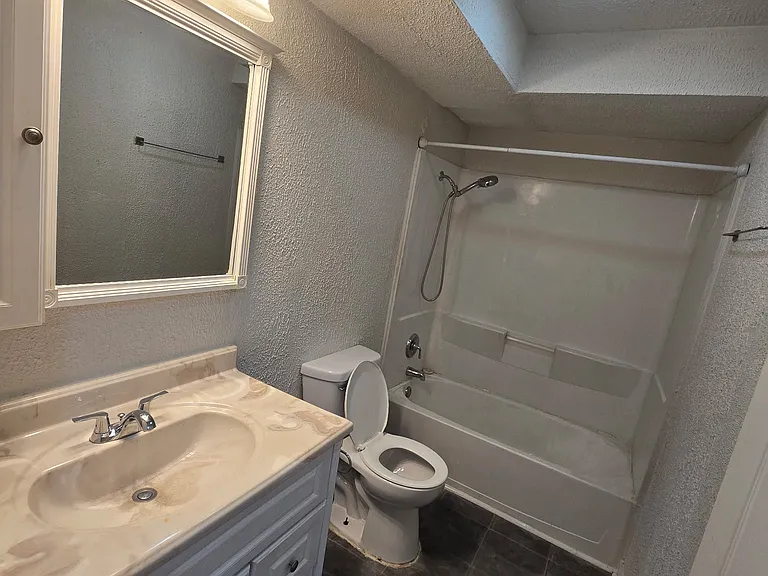 2200 Saratoga Dr #1 — Photo 8