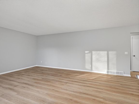 3rd image of 10470 Colorado Cir