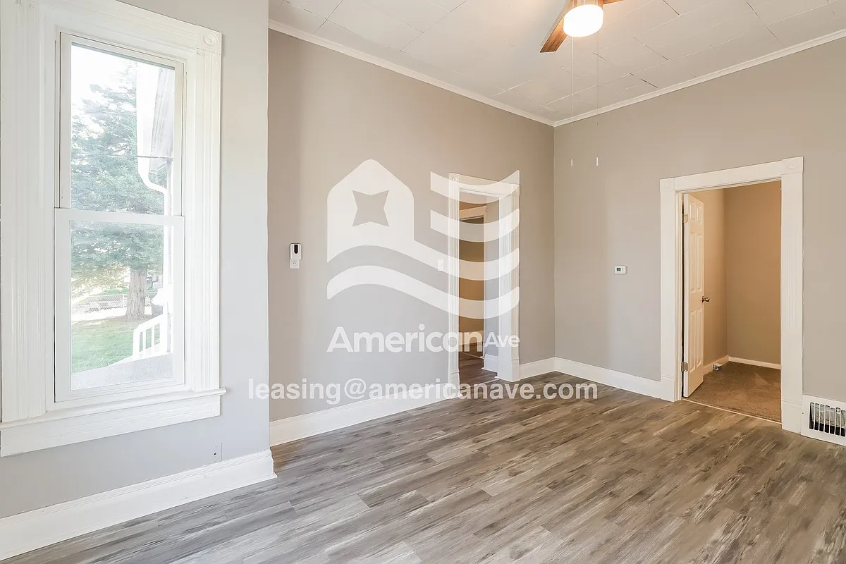 1447003_002_wm_-_living_room_13192615.jpg - 4503 S 21st St