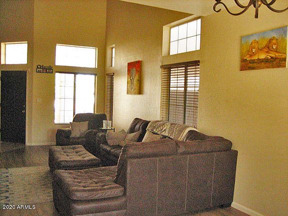 3rd image of 1039 E Brentrup Dr