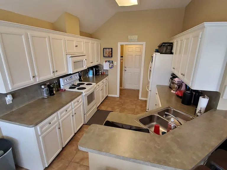 215 Landsburg Ct — Photo 6