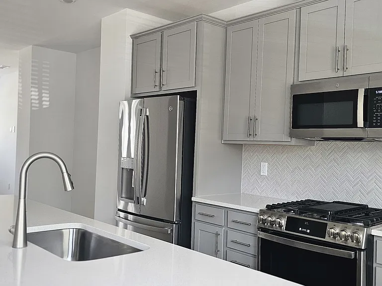 430 Rowe Way — Photo 11