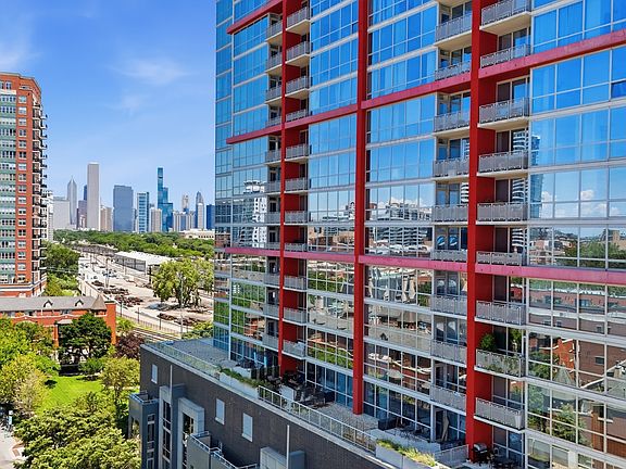 3rd image of 1841 S Calumet Ave APT 810