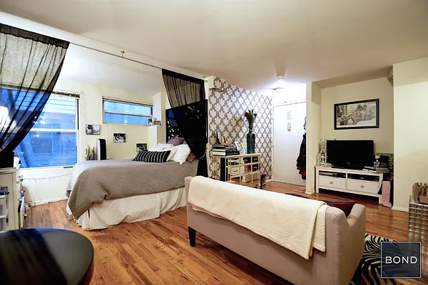 Rented by Bond New York | media 21