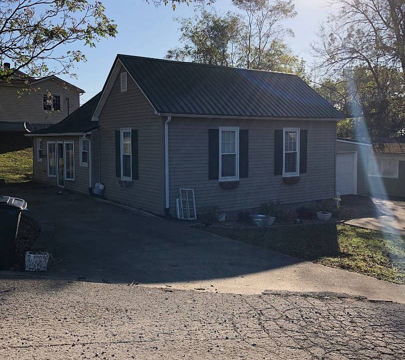 1st image of 110 Lewis Ct