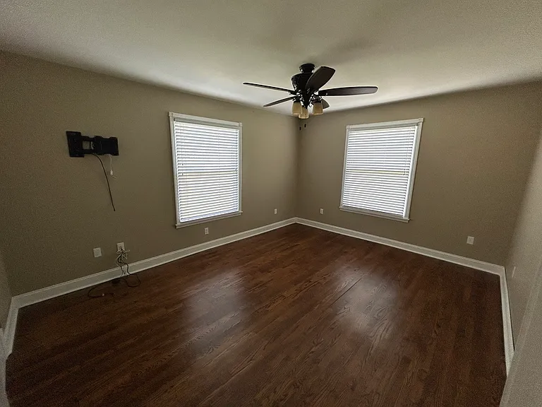 1210 Nashville St — Photo 13