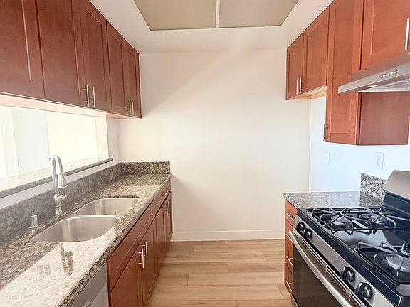 5th image of 315 S Lafayette Park Pl #404