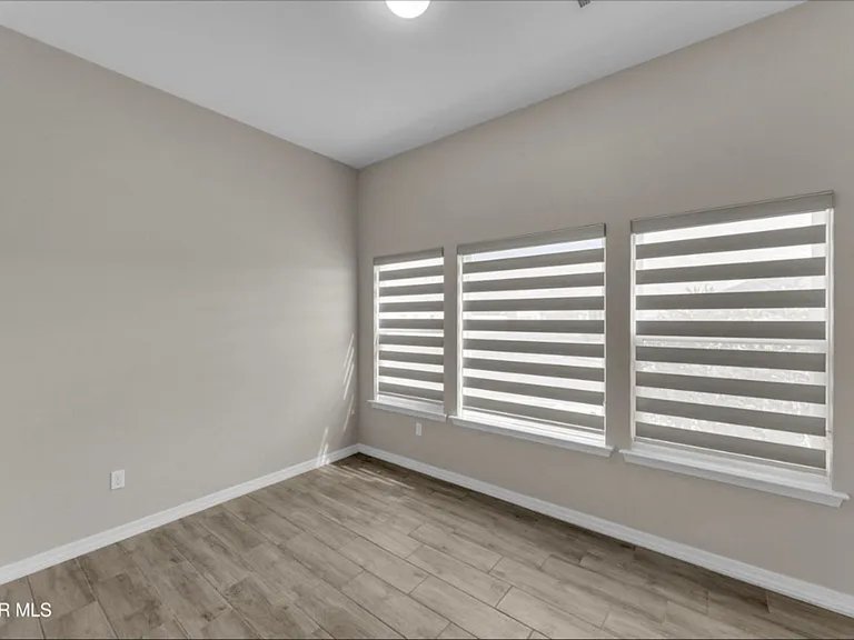 13729 Lago Vista Ave — Photo 35