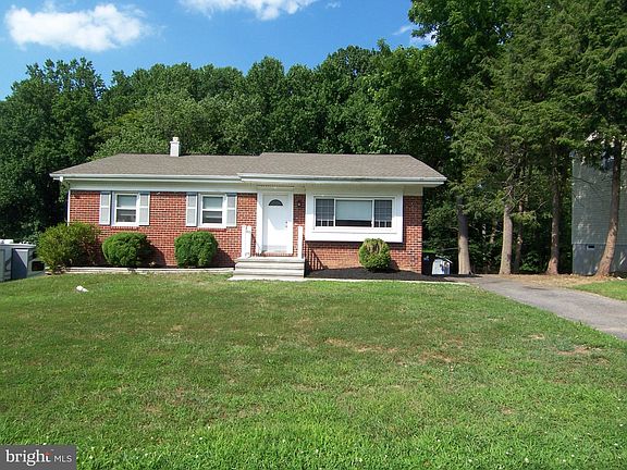 4th image of 1609 Honeysuckle Dr