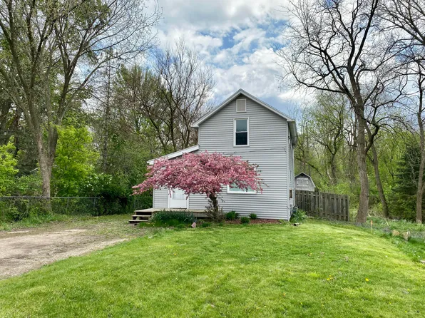 466 E Shore Dr, Whitmore Lake, MI 48189