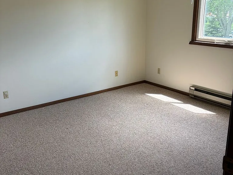 433 Meadowridge Cir — Photo 9