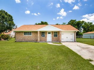908 Redberry Hill Rd, Baytown, TX 77521