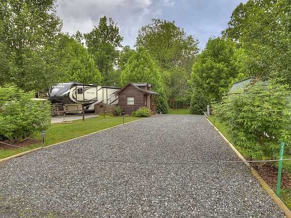 4th image of 274 Allison Cir