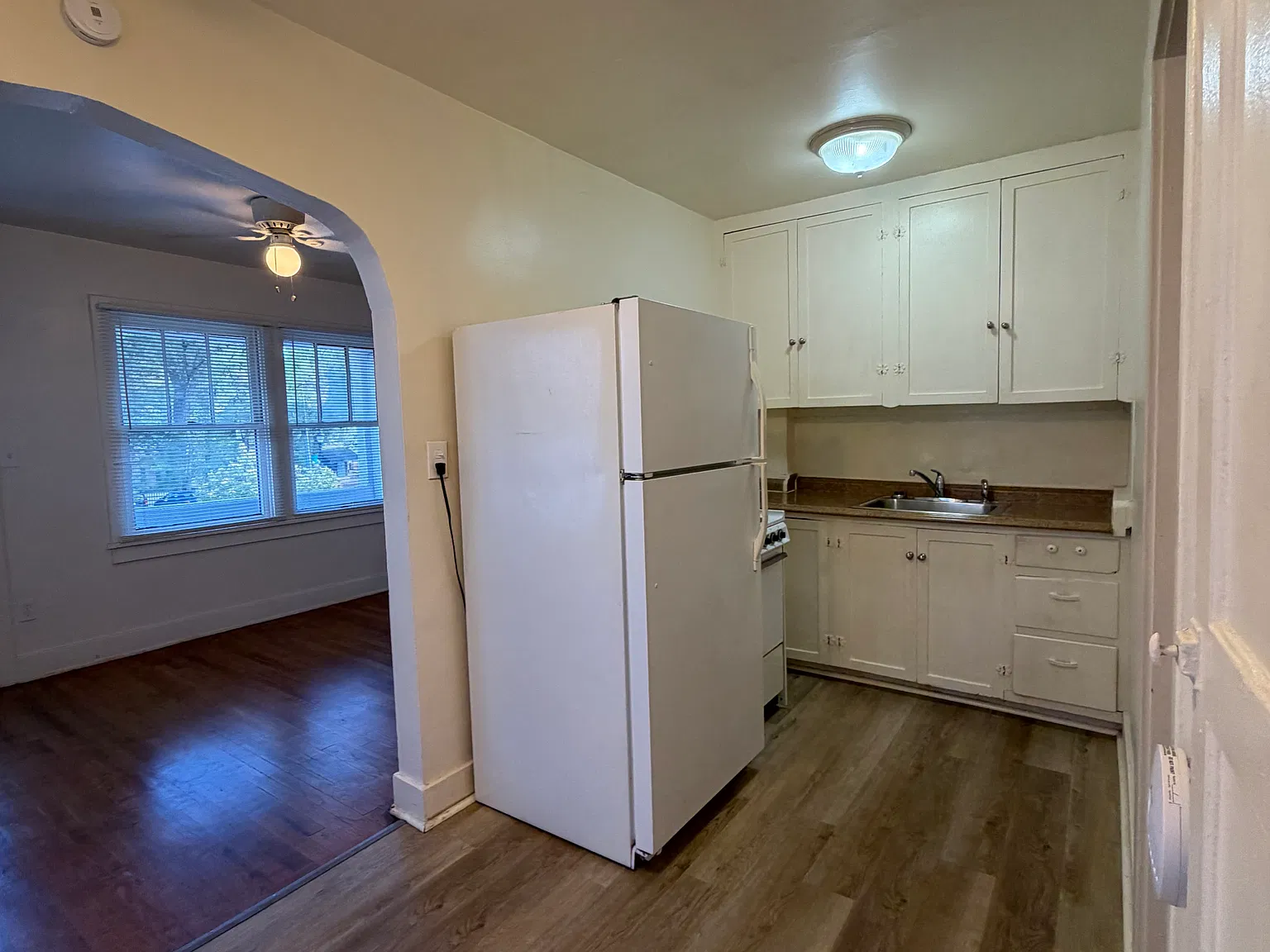 1 bed, 400 sqft, $990 — Photo 4