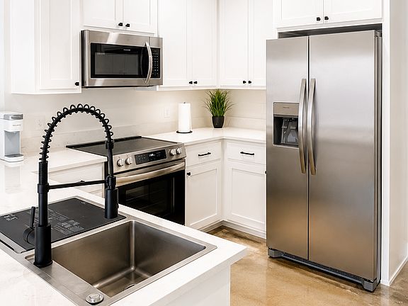 3rd image of 120 E Rogers Blvd #1