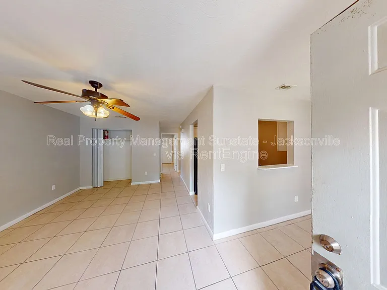1010 Bronson St #3 — Photo 2
