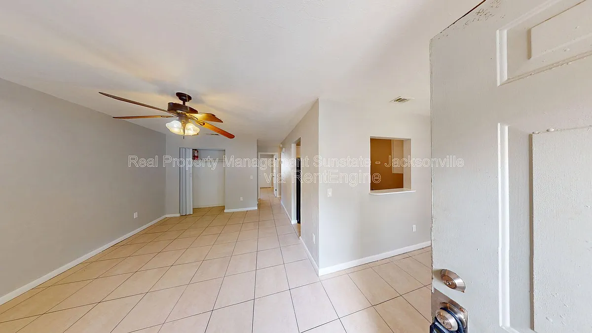 Building Photo - 1010 Bronson St #3