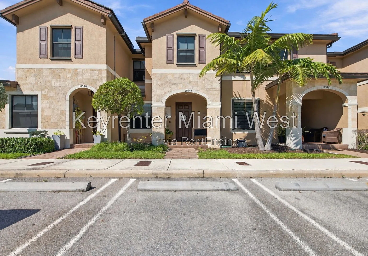 3 bed, 2.5 bath, 1412 sqft, $3,200 — Photo 2