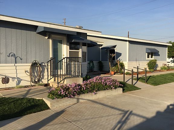 3rd image of 1520 S Magnolia Ave