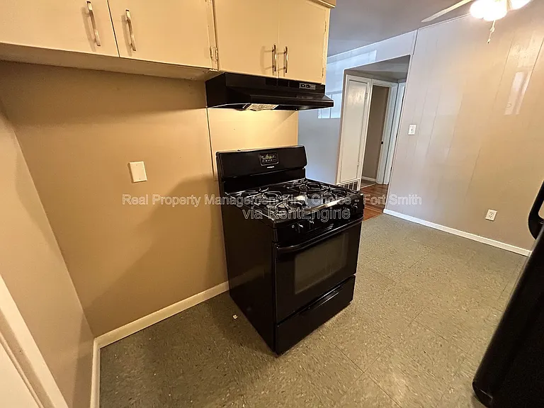 2301 S V St #6 — Photo 8