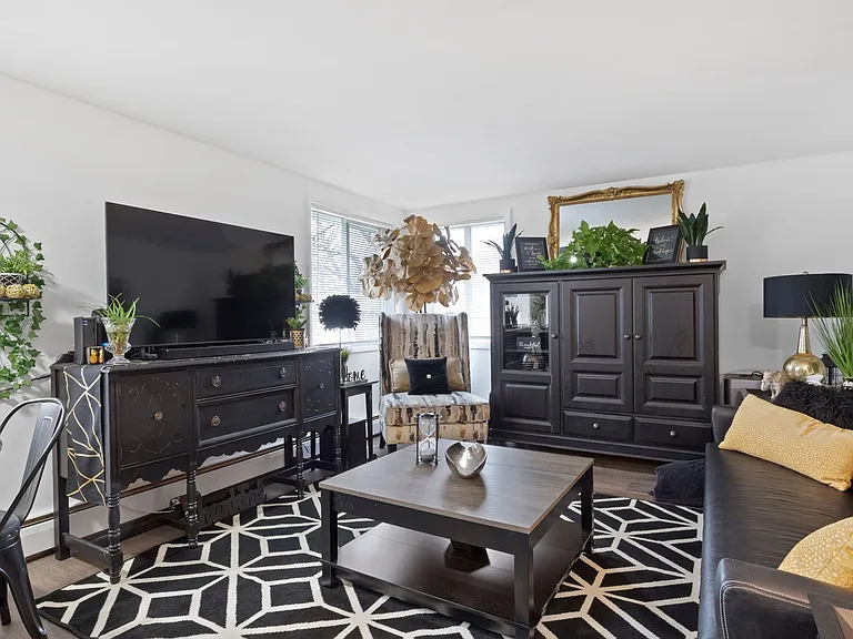 Stonewood Apartments — Photo 16