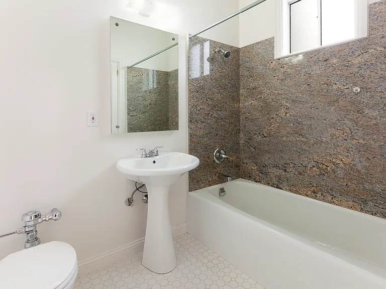 2398 Pacific Avenue Apartments — Photo 21