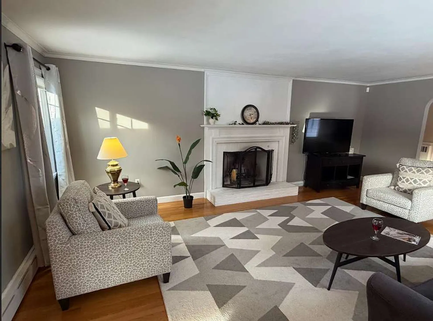 3 bed, 2.0 bath, 2497 sqft, $6,145 — Photo 2