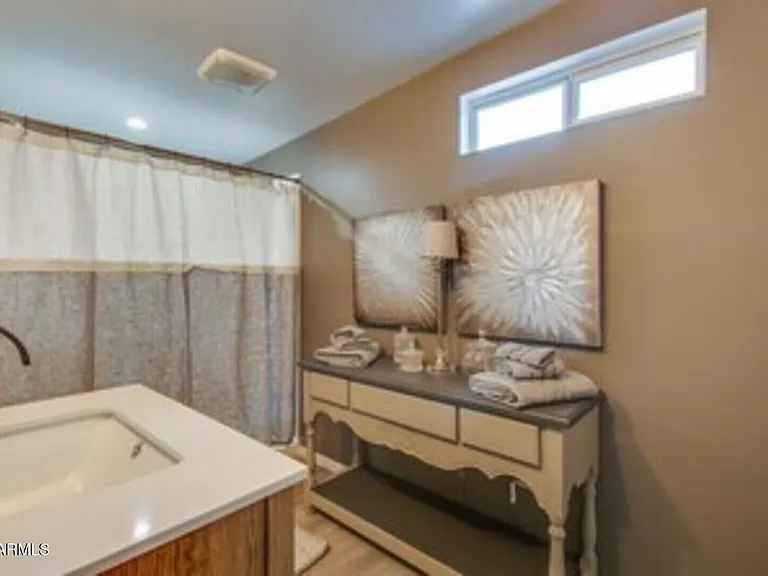 830 E Maryland Ave #2 — Photo 16