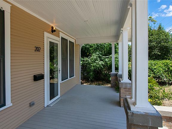 3rd image of 202 S Parker Ave