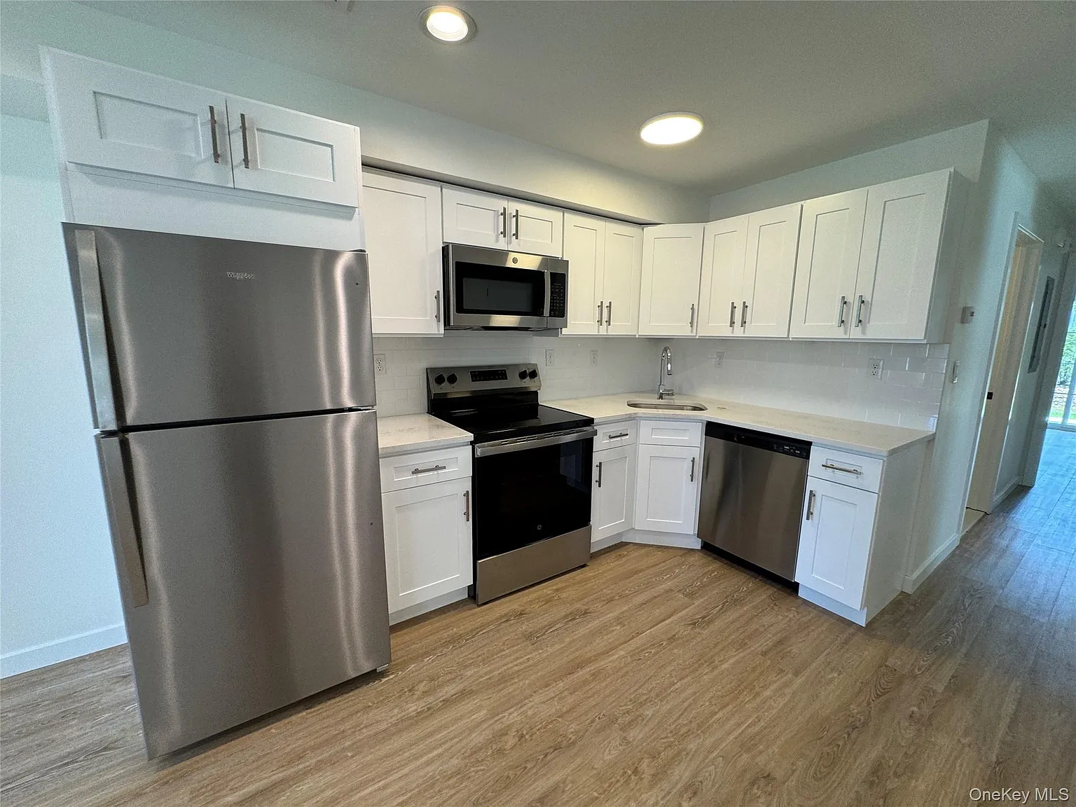 2 bed, 2.0 bath, 927 sqft, $2,550 — Photo 2