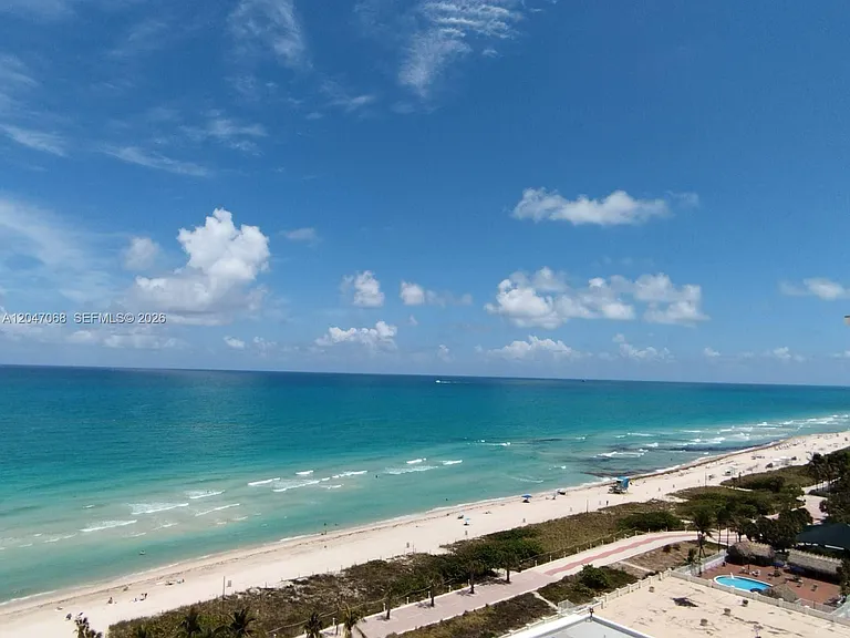 5401 Collins Ave #1110 — Photo 36