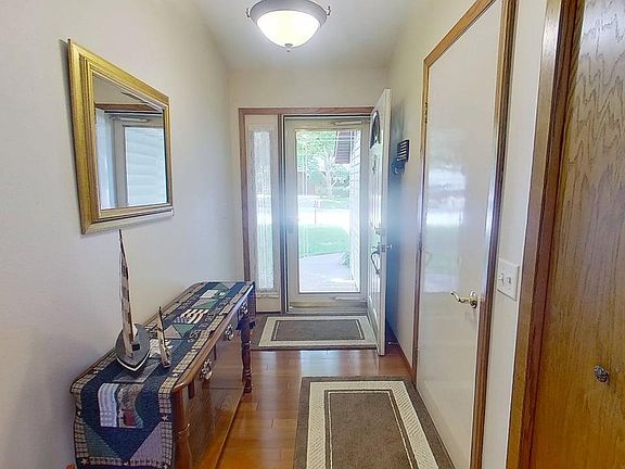 4th image of 605 Van Buren St