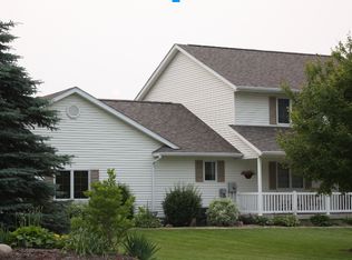 400 8th St, Van Horne, IA 52346