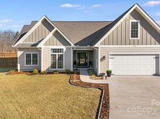 423 Ballenger Rd, Flat Rock, NC 28731