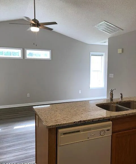 4225 Elizabeth Ave — Photo 10