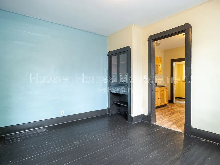 2511 Turner Ave — Photo 5