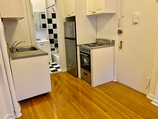 Rented by MQ Realty LLC | media 10