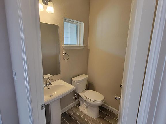 3rd image of 51 Appleton Ct
