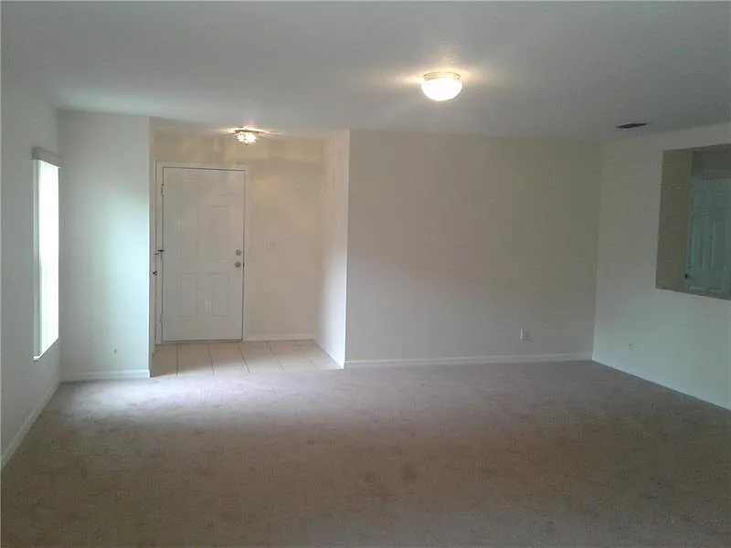 3 bed, 2.0 bath, 1809 sqft, $2,500 — Photo 4