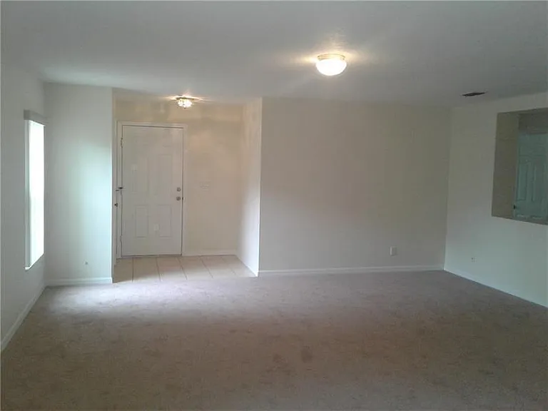 1752 SW Airoso Blvd — Photo 4