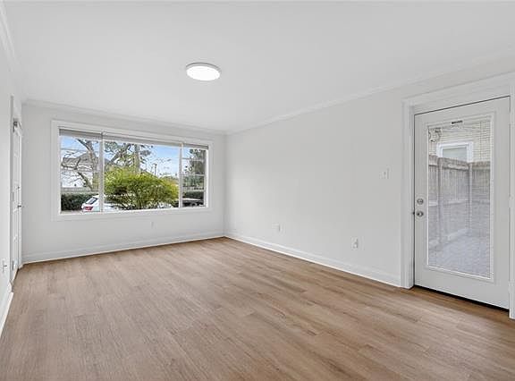 3rd image of 254 Hesper Ave