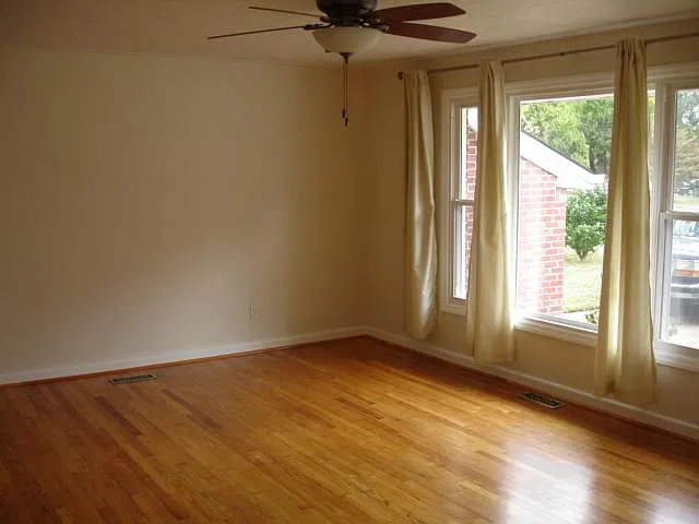 2910 Heutte Dr — Photo 3
