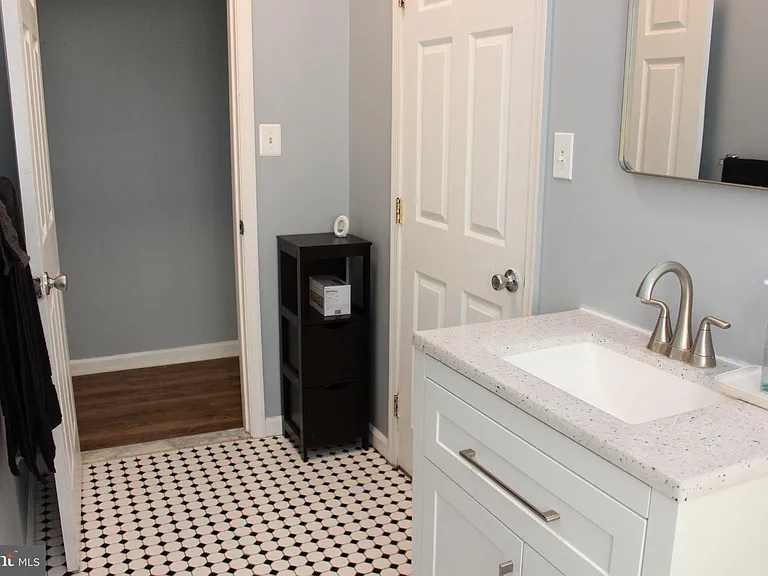 2400 Duncan St #1 — Photo 18