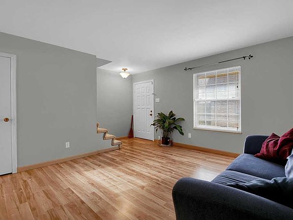 2nd image of 1851 Mansard Dr
