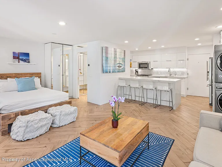 819 E Hyman Ave #3 — Photo 3